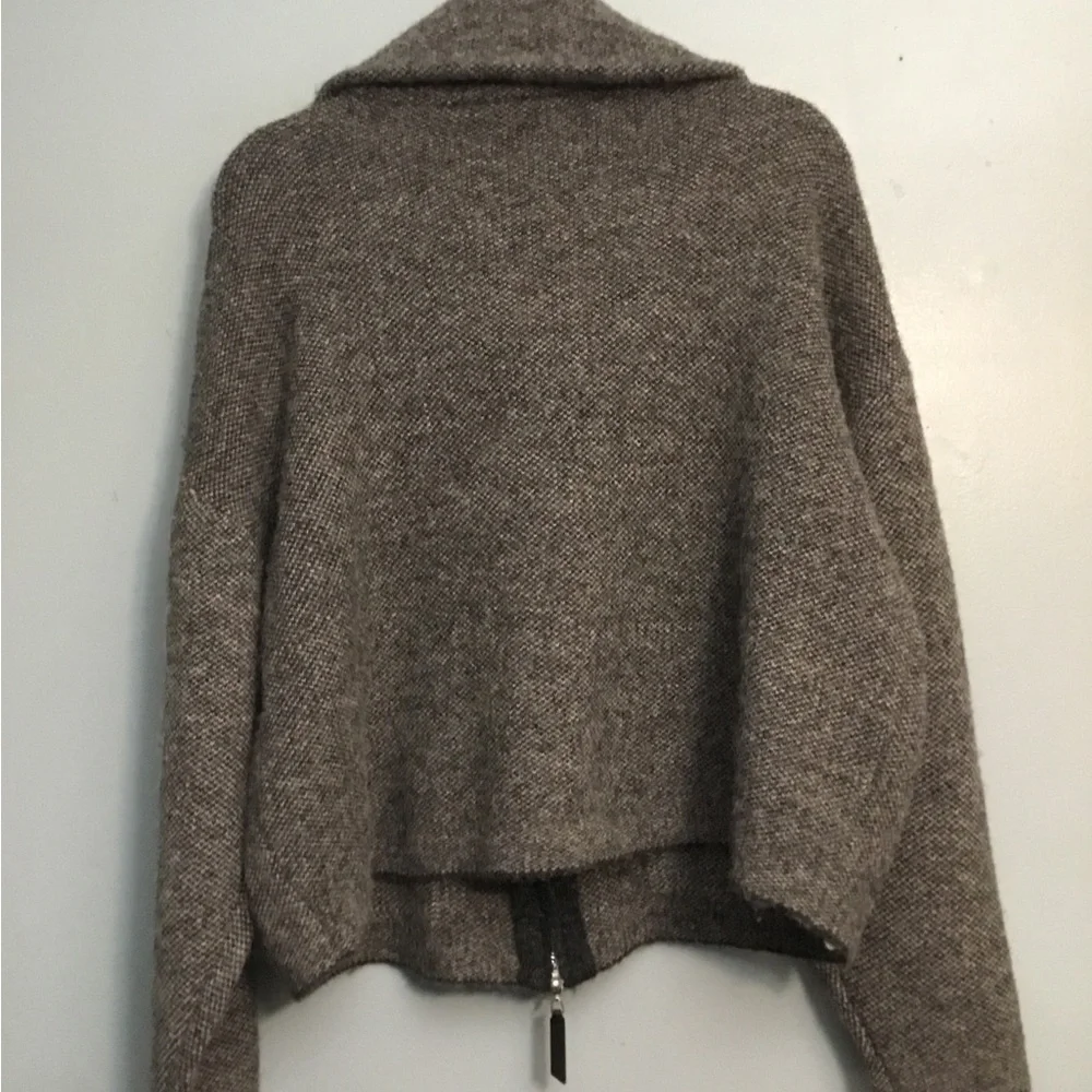 Cyrus cozy chic